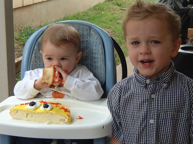 2003/02(Feb)/01(Kyla-1st-BD)/800x600_2003-02-15-30-KYLAS-BIRTHDAY-PARTY.JPG