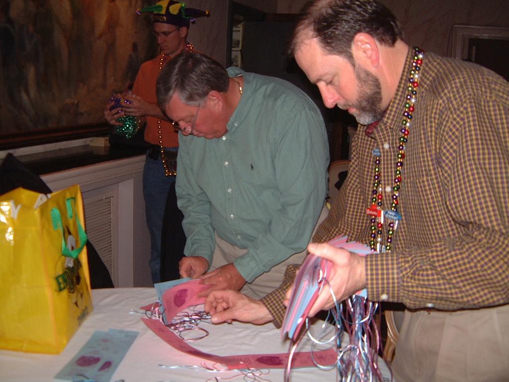 2003/02(Feb)/03(Mardi-Gras)/1024x768_2003-02-27-02-Balcony-Party.JPG