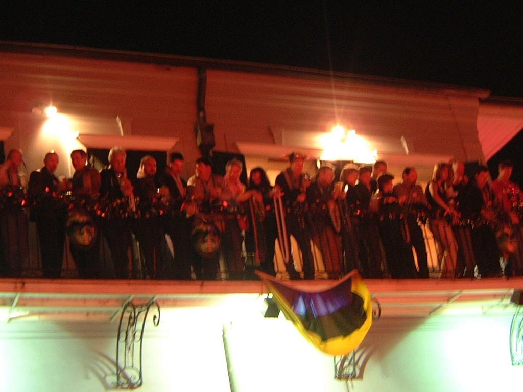 2003/02(Feb)/03(Mardi-Gras)/1024x768_2003-02-27-05-Balcony-Party.JPG