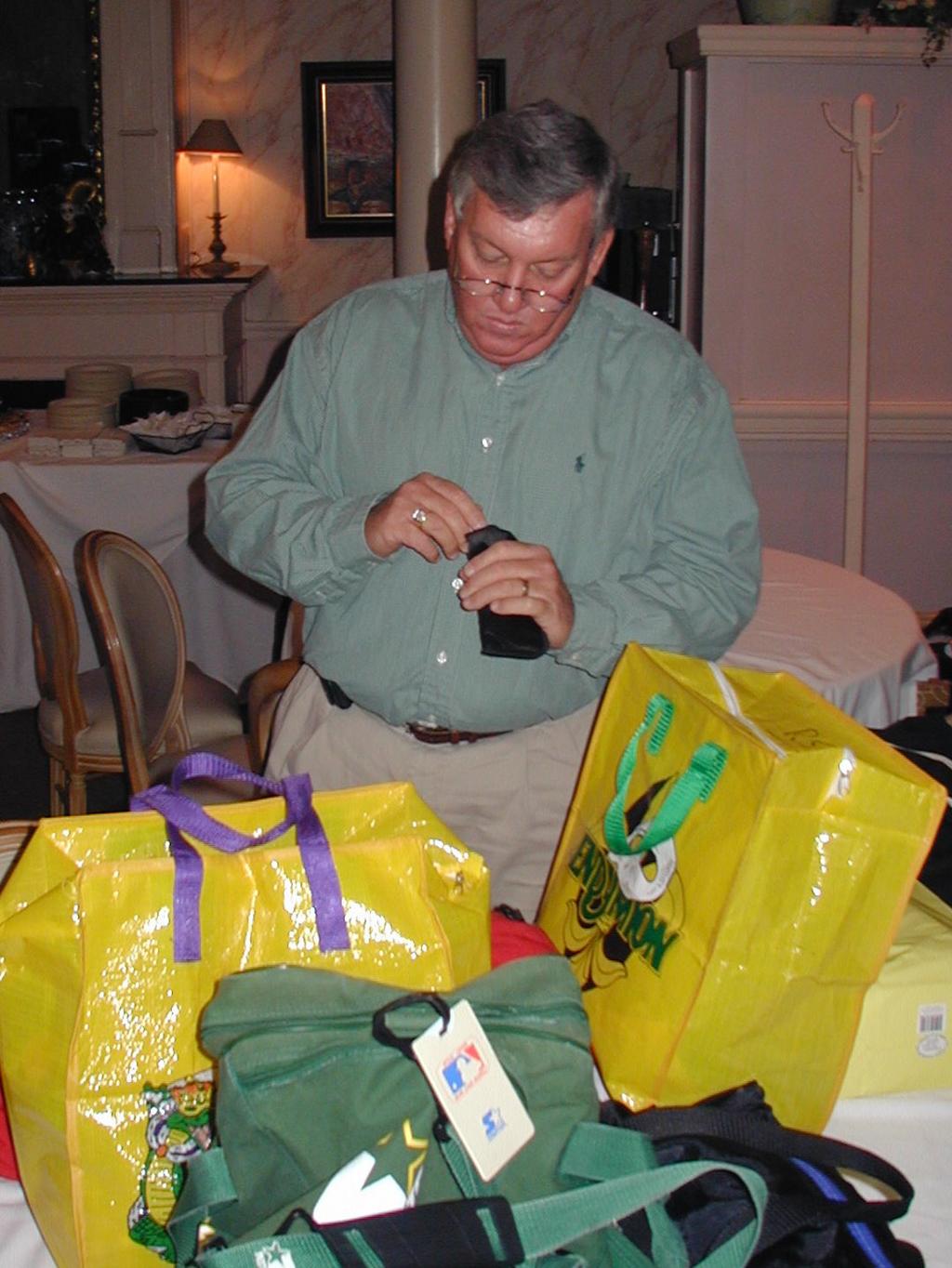 2003/02(Feb)/03(Mardi-Gras)/1024x768_2003-02-27-13-Balcony-Party.JPG