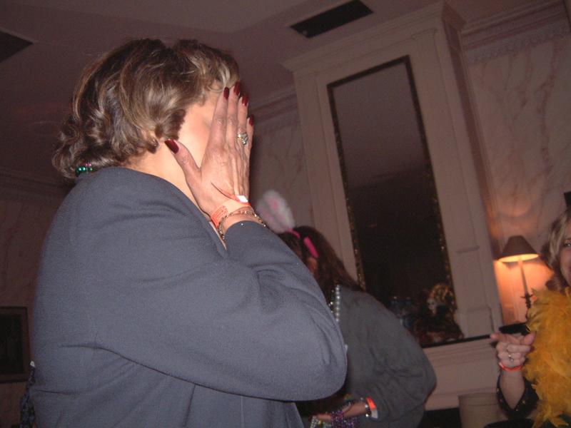 2003/02(Feb)/03(Mardi-Gras)/800x600_2003-02-27-07-Balcony-Party.JPG