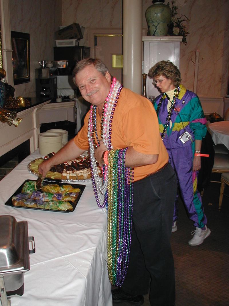 2003/02(Feb)/03(Mardi-Gras)/800x600_2003-02-27-15-Balcony-Party.JPG