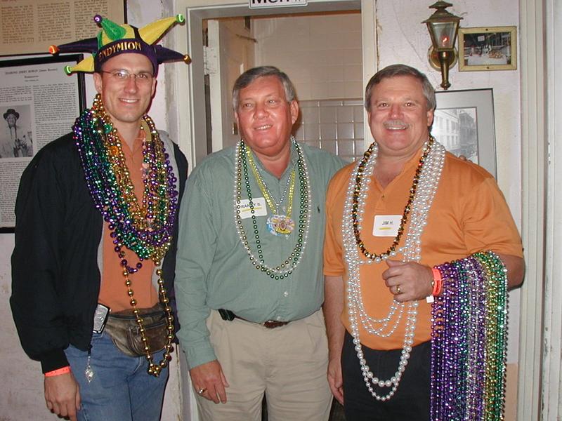 2003/02(Feb)/03(Mardi-Gras)/800x600_2003-02-27-35-Balcony-Party.JPG