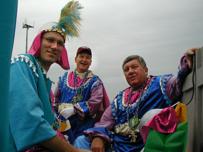 2003/02(Feb)/03(Mardi-Gras)/800x600_2003-03-01-11-Pre-Ride-Activities.JPG