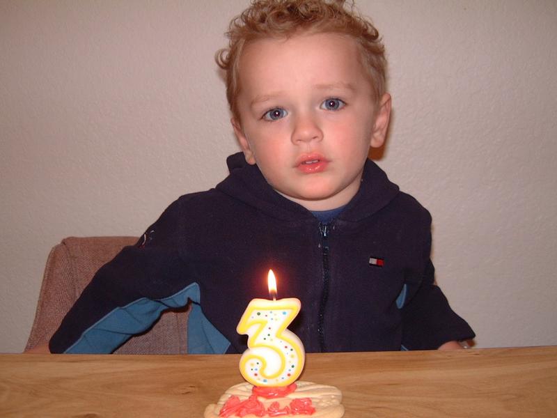 2003/03(Mar)/01(Vale-3rdBD)/2003-03-04-Vales-BD-with-Grandma-1.JPG