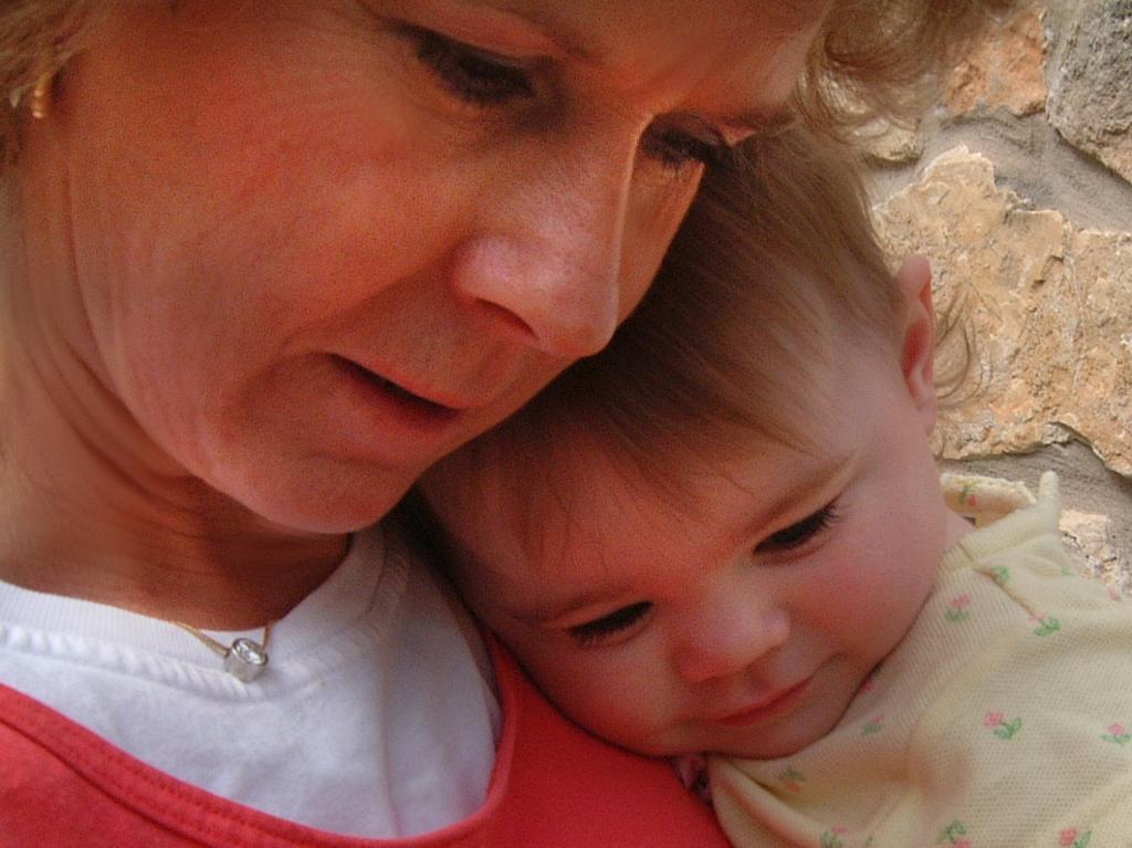 2003/03(Mar)/02(Grandma-Fun)/1024x768_2003-03-14-Kyla-backyard-fun-8.JPG