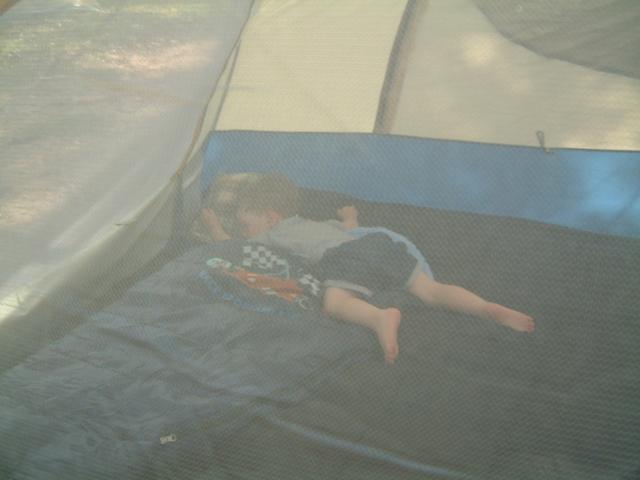 2003/04(Apr)/01(Heather-BD-Campout)/640x480_2003-04-04-7-Dax-naptime.JPG