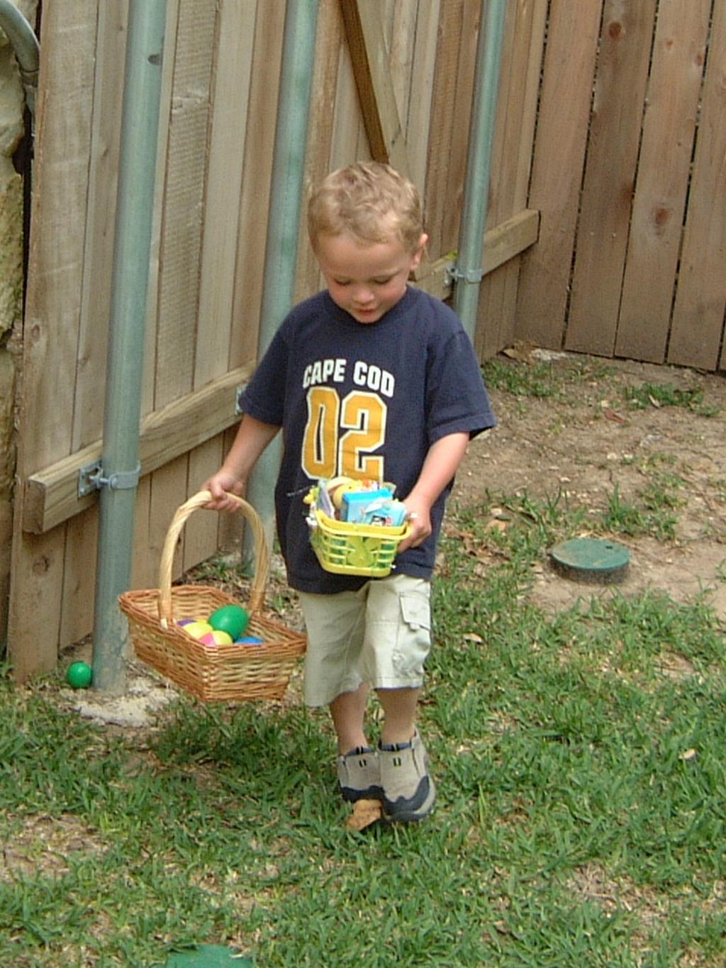 2003/04(Apr)/03(EggHunt)/1024x768_2003-04-13-12-EggHunt.JPG