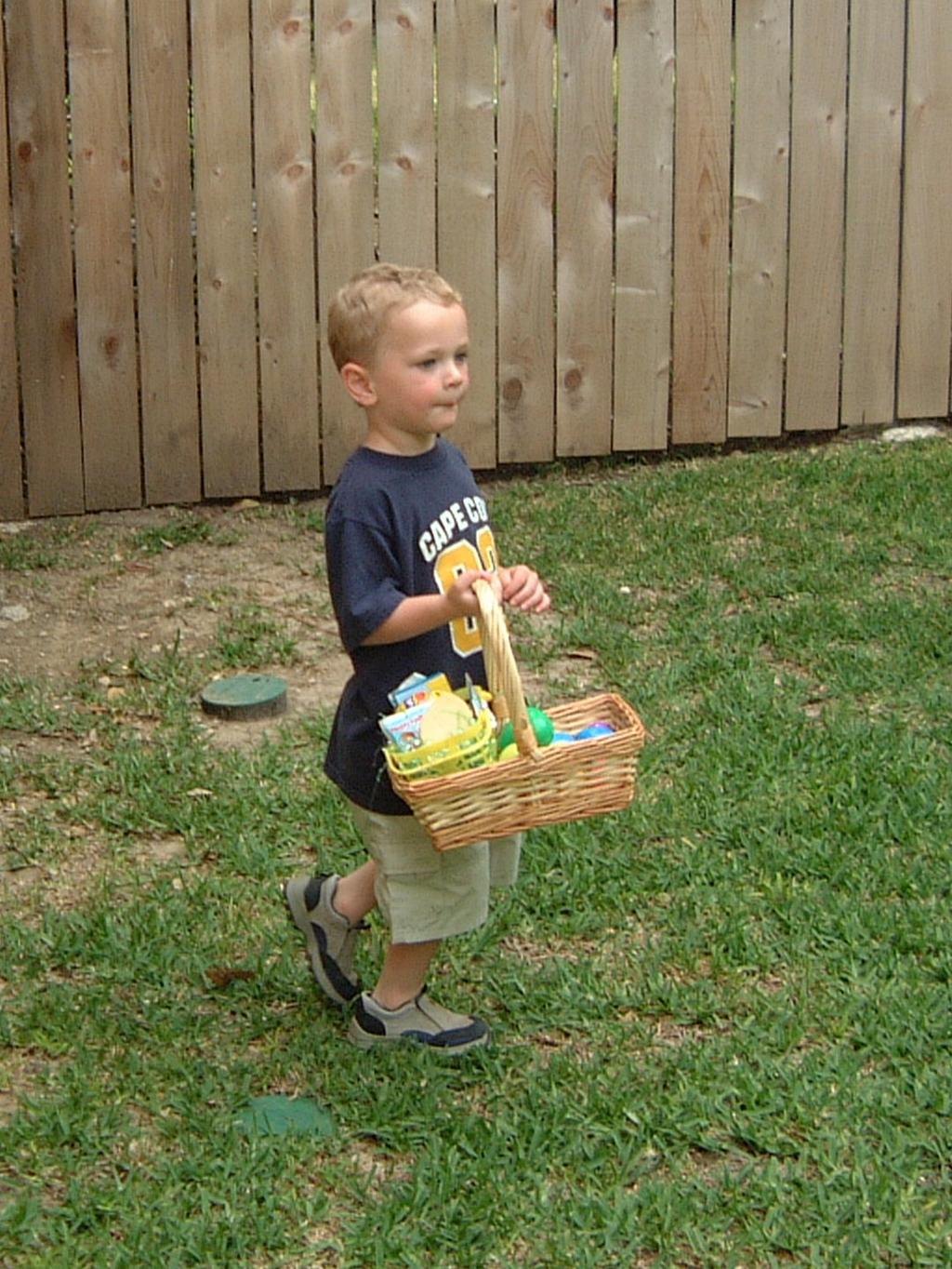 2003/04(Apr)/03(EggHunt)/1024x768_2003-04-13-13-EggHunt.JPG