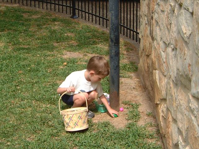 2003/04(Apr)/03(EggHunt)/2003-04-13-10-EggHunt.JPG