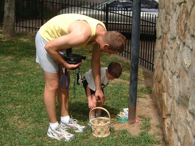 2003/04(Apr)/03(EggHunt)/640x480_2003-04-13-11-EggHunt.JPG
