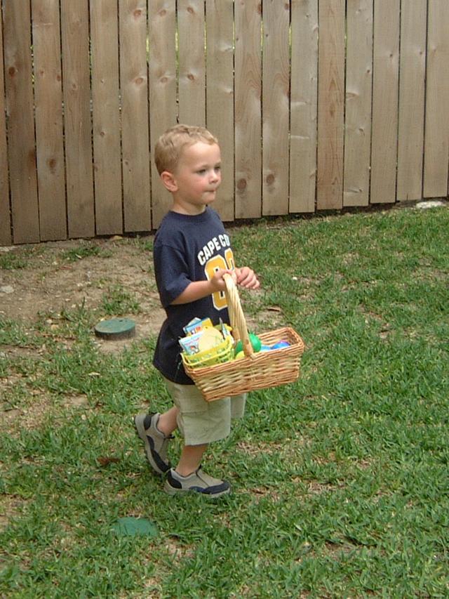 2003/04(Apr)/03(EggHunt)/640x480_2003-04-13-13-EggHunt.JPG