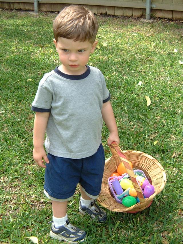 2003-04-13-15-EggHunt.JPG
