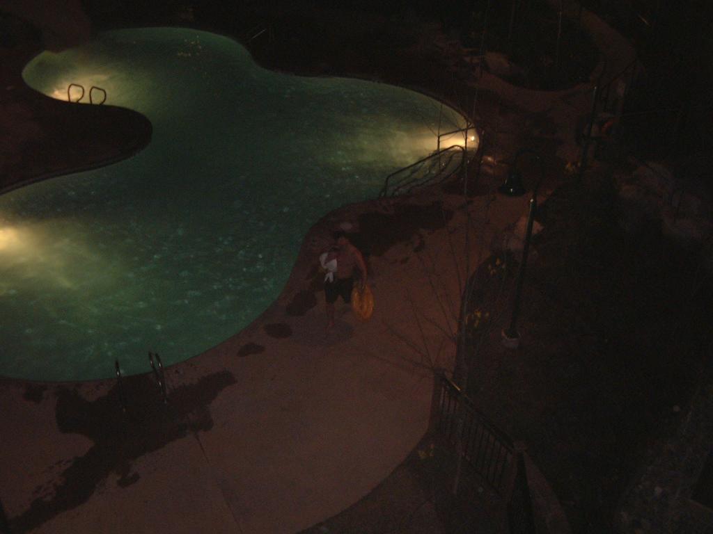 2003/04(Apr)/05(Whistler)/1024x768_2003-04-22-02-Justin-Vale-Done-Swimming.JPG
