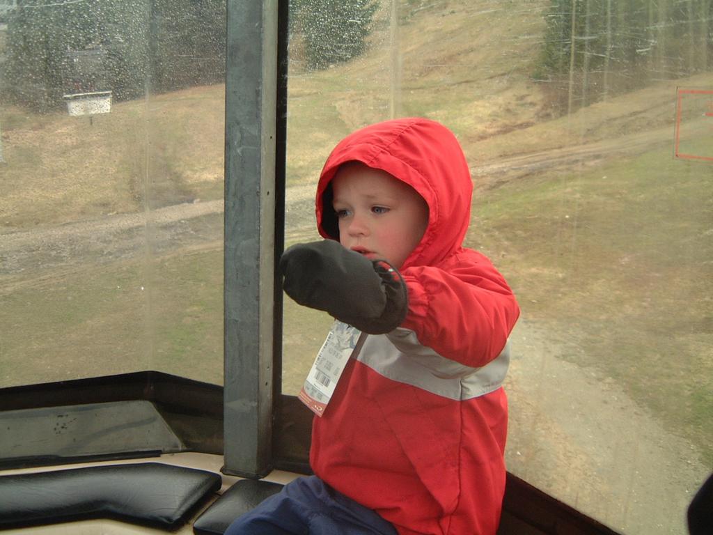 2003/04(Apr)/05(Whistler)/1024x768_2003-04-23-16-Riding-Gondola.JPG
