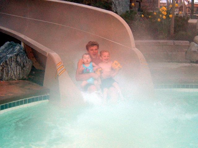 2003/04(Apr)/05(Whistler)/640x480_2003-04-25-15-Last-Nite-in-Pool.JPG