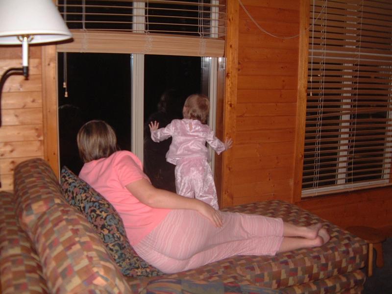 2003/04(Apr)/05(Whistler)/800x600_2003-04-22-01-Watching-Pool.JPG