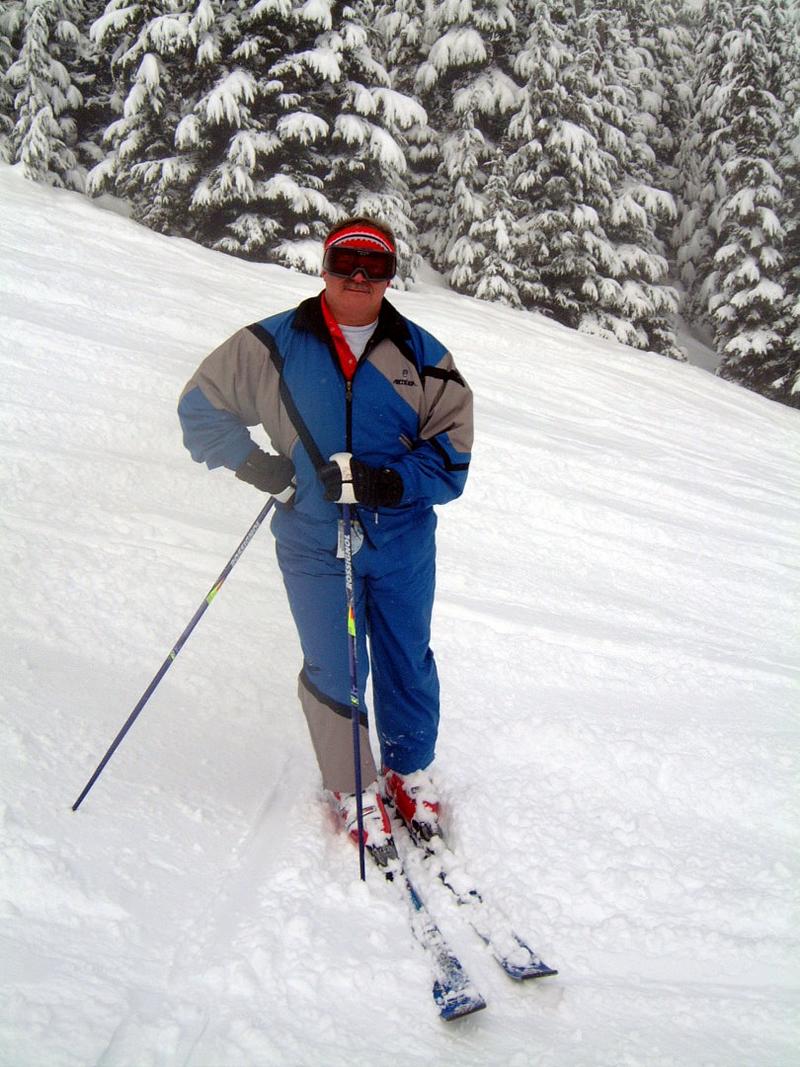 2003/04(Apr)/05(Whistler)/800x600_2003-04-25-01-Jim-Last-Day-Great-Snow.JPG