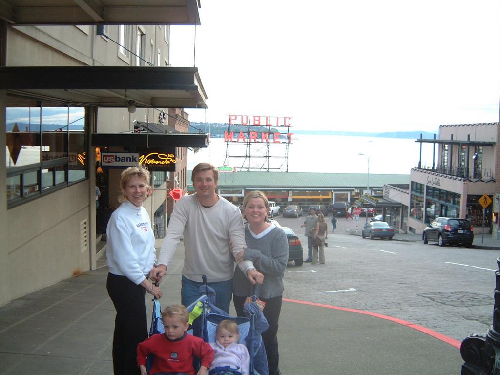 2003-04-26-4750-Sites-of-Seattle.JPG