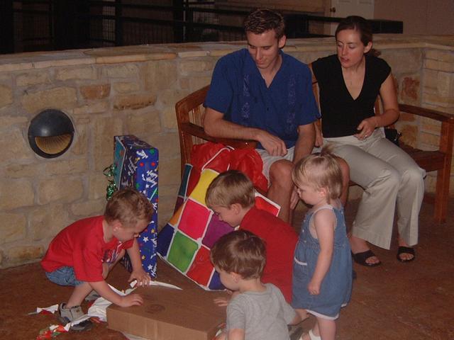 2003/04(Apr)/07(JoshBD)/640x480_2003-05-01-Josh27thBD-Maudies-05.JPG