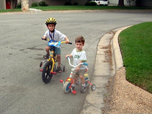 2003/05(May)/02(Mongoose-Bike)/640x480_2003-05-10-Chance-Dax1.JPG