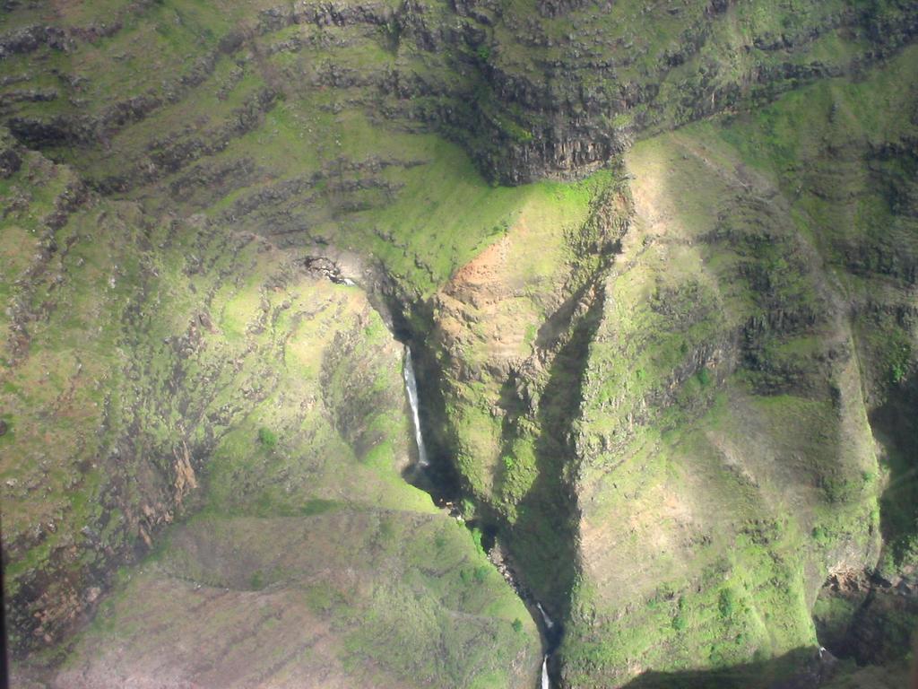 2003/05(May)/03(Hawaii)/Helicopter/1024x768_2003-05-23-10.JPG