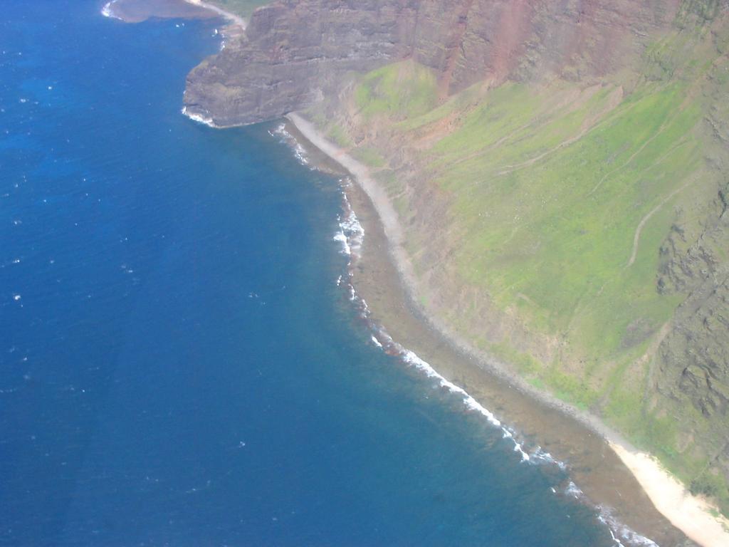 2003/05(May)/03(Hawaii)/Helicopter/1024x768_2003-05-23-13.JPG