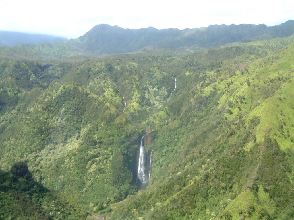 2003/05(May)/03(Hawaii)/Helicopter/1024x768_2003-05-23-22.JPG