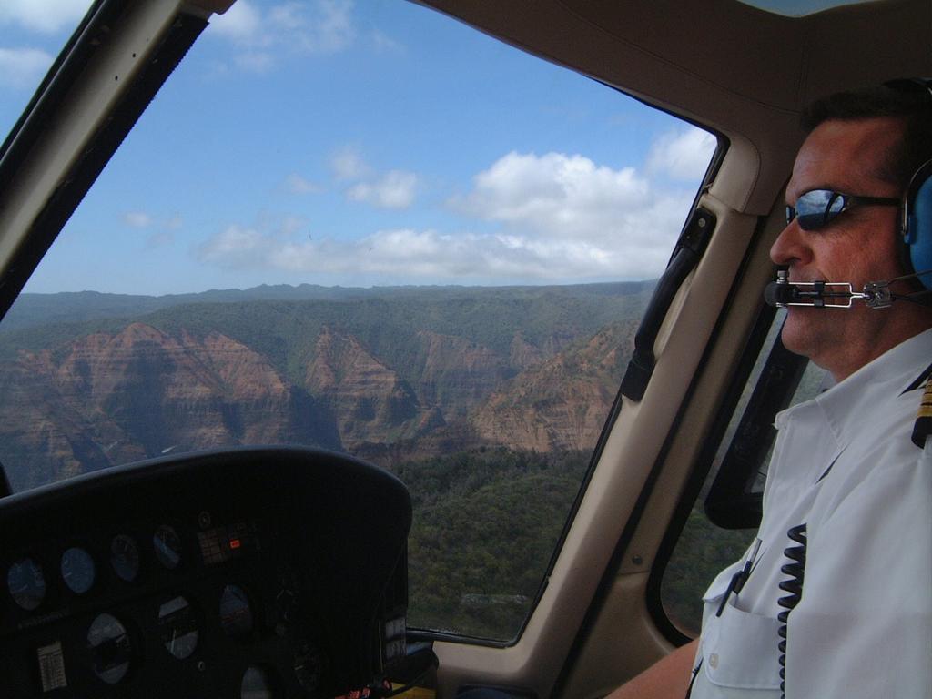 2003/05(May)/03(Hawaii)/Helicopter/1024x768_2003-05-23-33.JPG