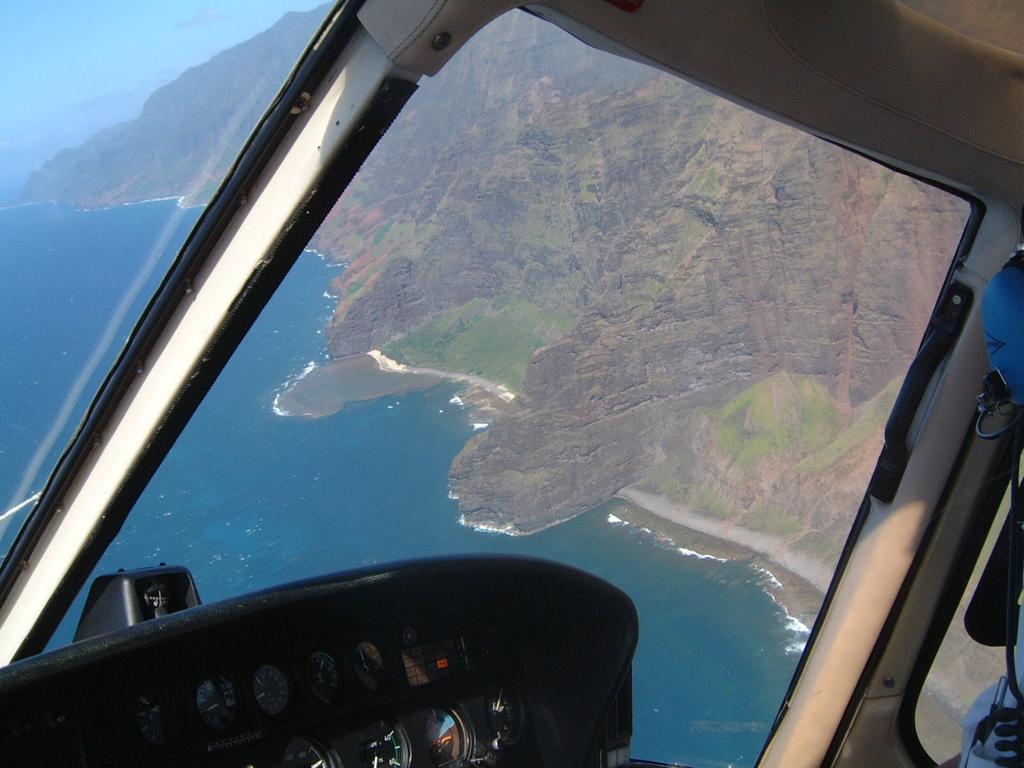 2003/05(May)/03(Hawaii)/Helicopter/1024x768_2003-05-23-39.JPG