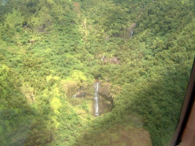 2003/05(May)/03(Hawaii)/Helicopter/640x480_2003-05-23-20.JPG