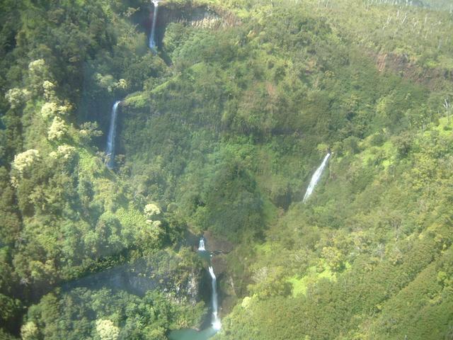 2003/05(May)/03(Hawaii)/Helicopter/640x480_2003-05-23-25.JPG