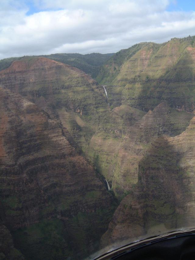 2003/05(May)/03(Hawaii)/Helicopter/640x480_2003-05-23-29.JPG