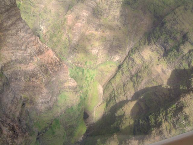 2003/05(May)/03(Hawaii)/Helicopter/640x480_2003-05-23-31.JPG