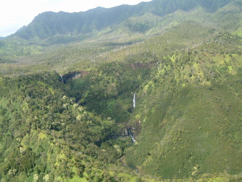 2003/05(May)/03(Hawaii)/Helicopter/800x600_2003-05-23-24.JPG