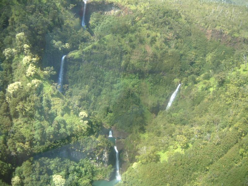2003/05(May)/03(Hawaii)/Helicopter/800x600_2003-05-23-25.JPG