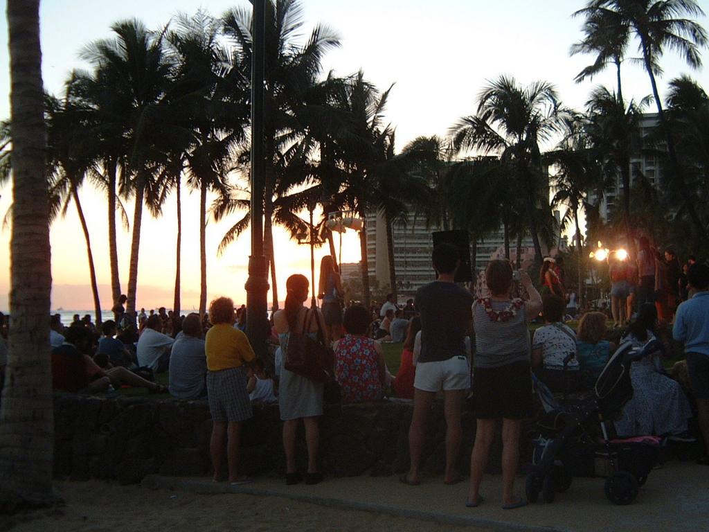 2003-05-15-33-Waikiki-Beach.JPG