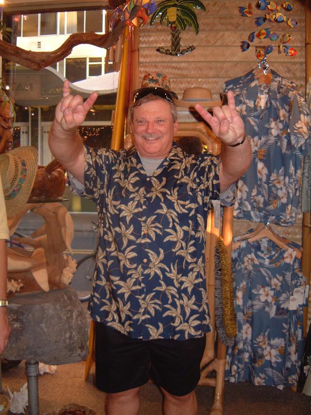 2003/05(May)/03(Hawaii)/Honolulu/640x480_2003-05-15-21-Waikiki-Beach.JPG