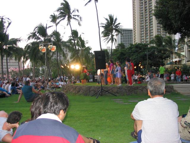 2003/05(May)/03(Hawaii)/Honolulu/640x480_2003-05-15-29-Waikiki-Beach.JPG