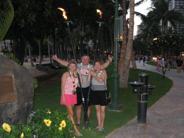 2003/05(May)/03(Hawaii)/Honolulu/640x480_2003-05-15-32-Waikiki-Beach.JPG