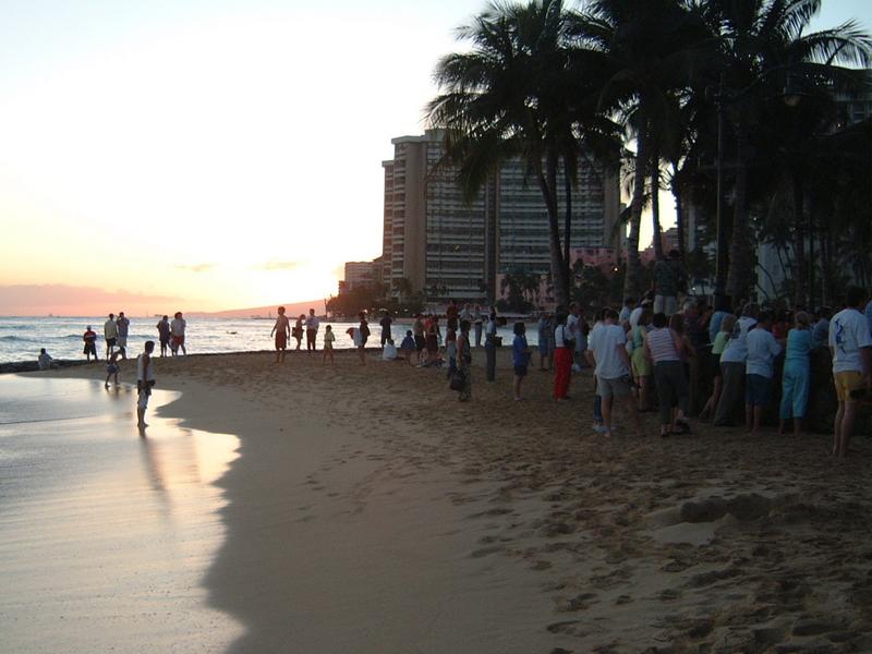 2003/05(May)/03(Hawaii)/Honolulu/800x600_2003-05-15-23-Waikiki-Beach.JPG