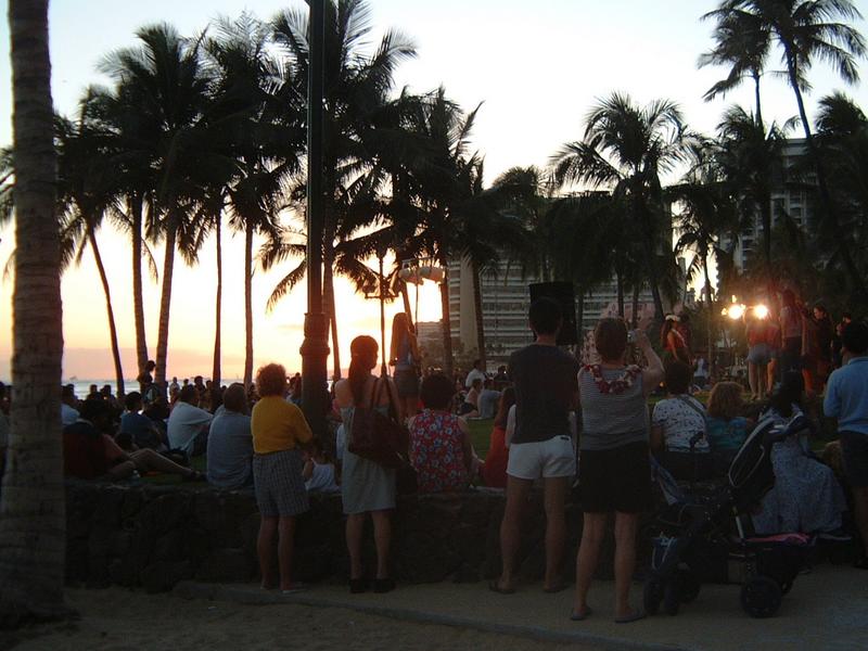 2003-05-15-33-Waikiki-Beach.JPG