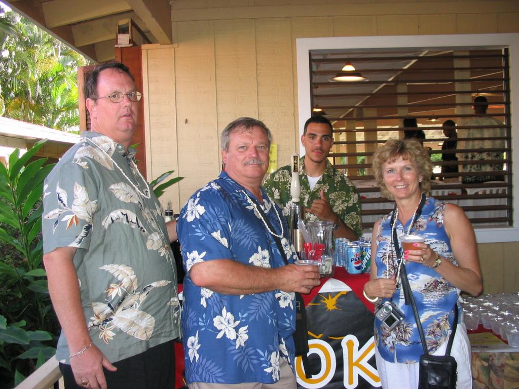 2003/05(May)/03(Hawaii)/Luau/1024x768_2003-05-20-21.JPG