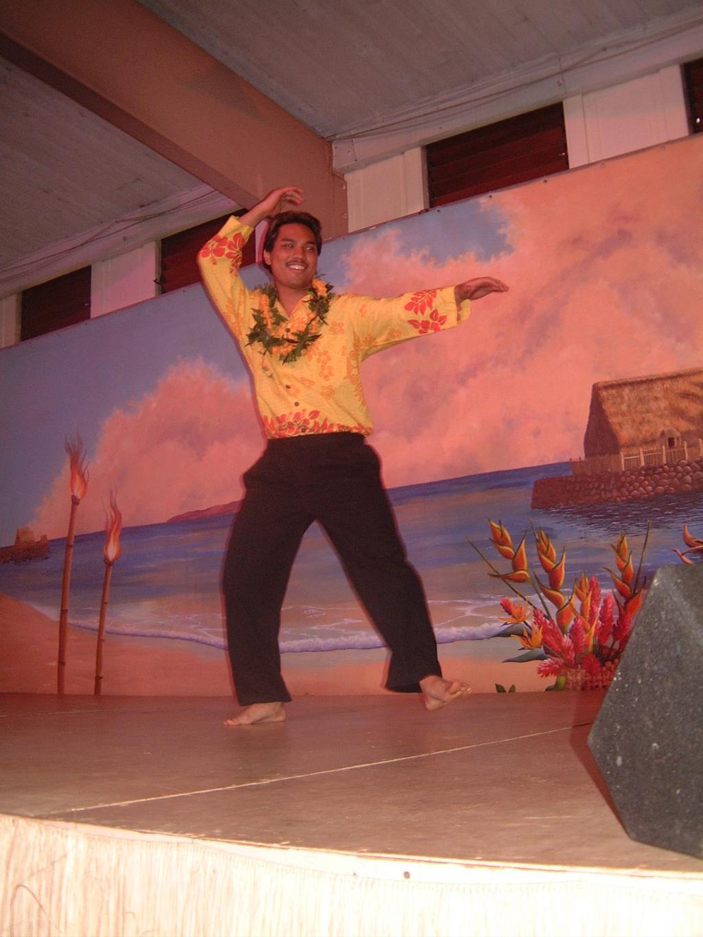 2003/05(May)/03(Hawaii)/Luau/1024x768_2003-05-20-36.JPG