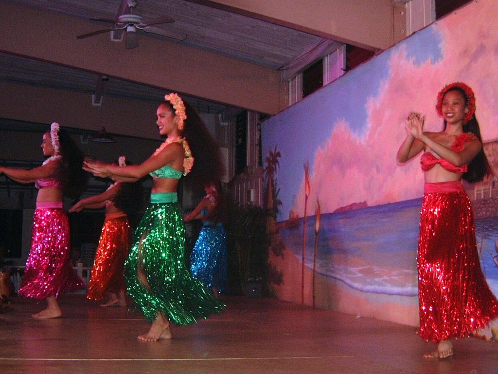 2003/05(May)/03(Hawaii)/Luau/1024x768_2003-05-20-41.JPG