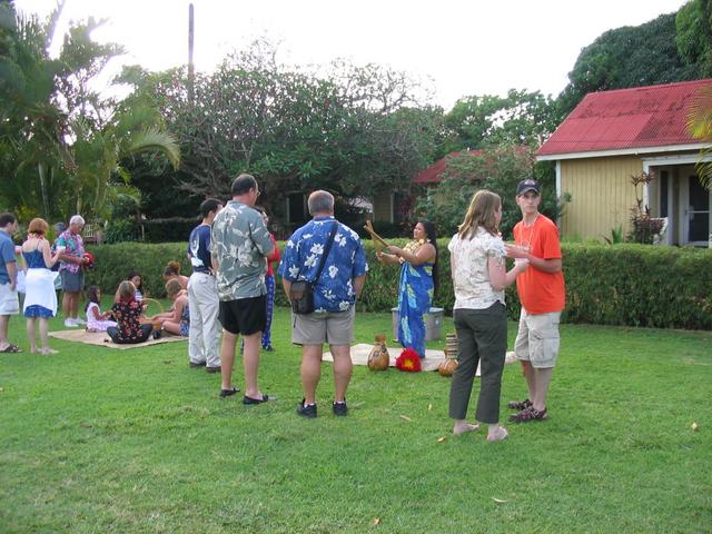 2003/05(May)/03(Hawaii)/Luau/640x480_2003-05-20-16.JPG
