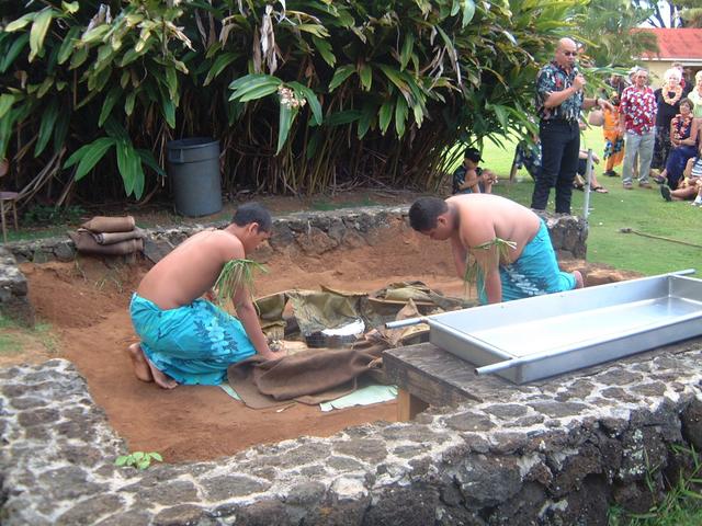 2003/05(May)/03(Hawaii)/Luau/640x480_2003-05-20-28.JPG