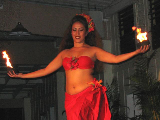 2003/05(May)/03(Hawaii)/Luau/640x480_2003-05-20-48.JPG