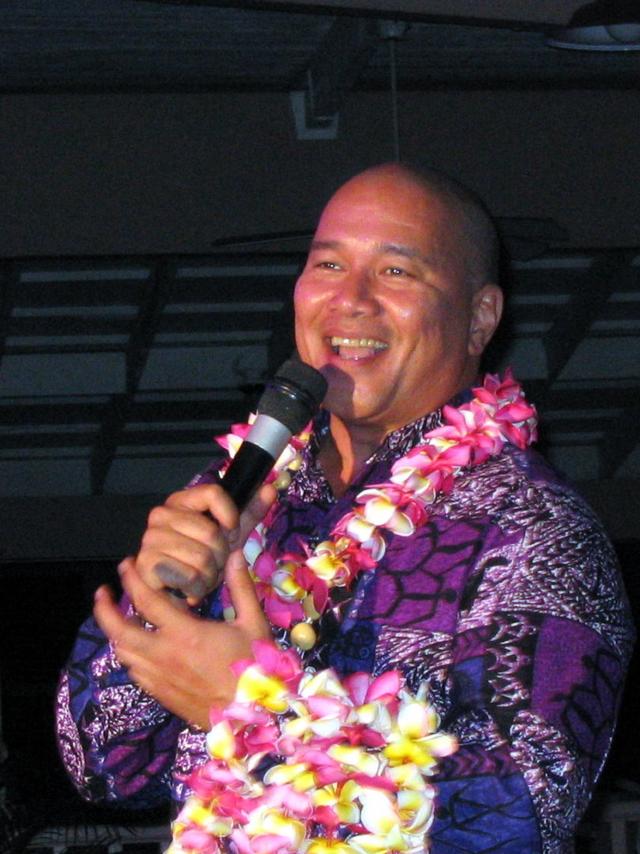 2003/05(May)/03(Hawaii)/Luau/640x480_2003-05-20-49.JPG