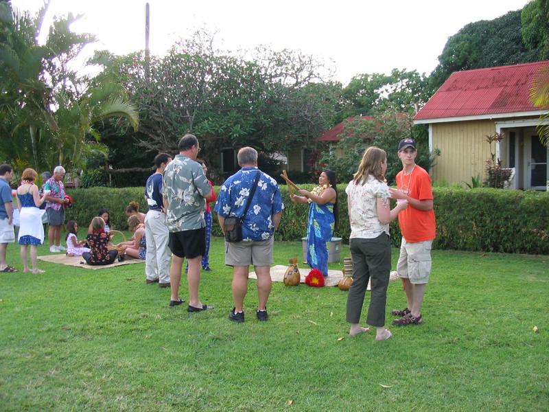 2003/05(May)/03(Hawaii)/Luau/800x600_2003-05-20-16.JPG